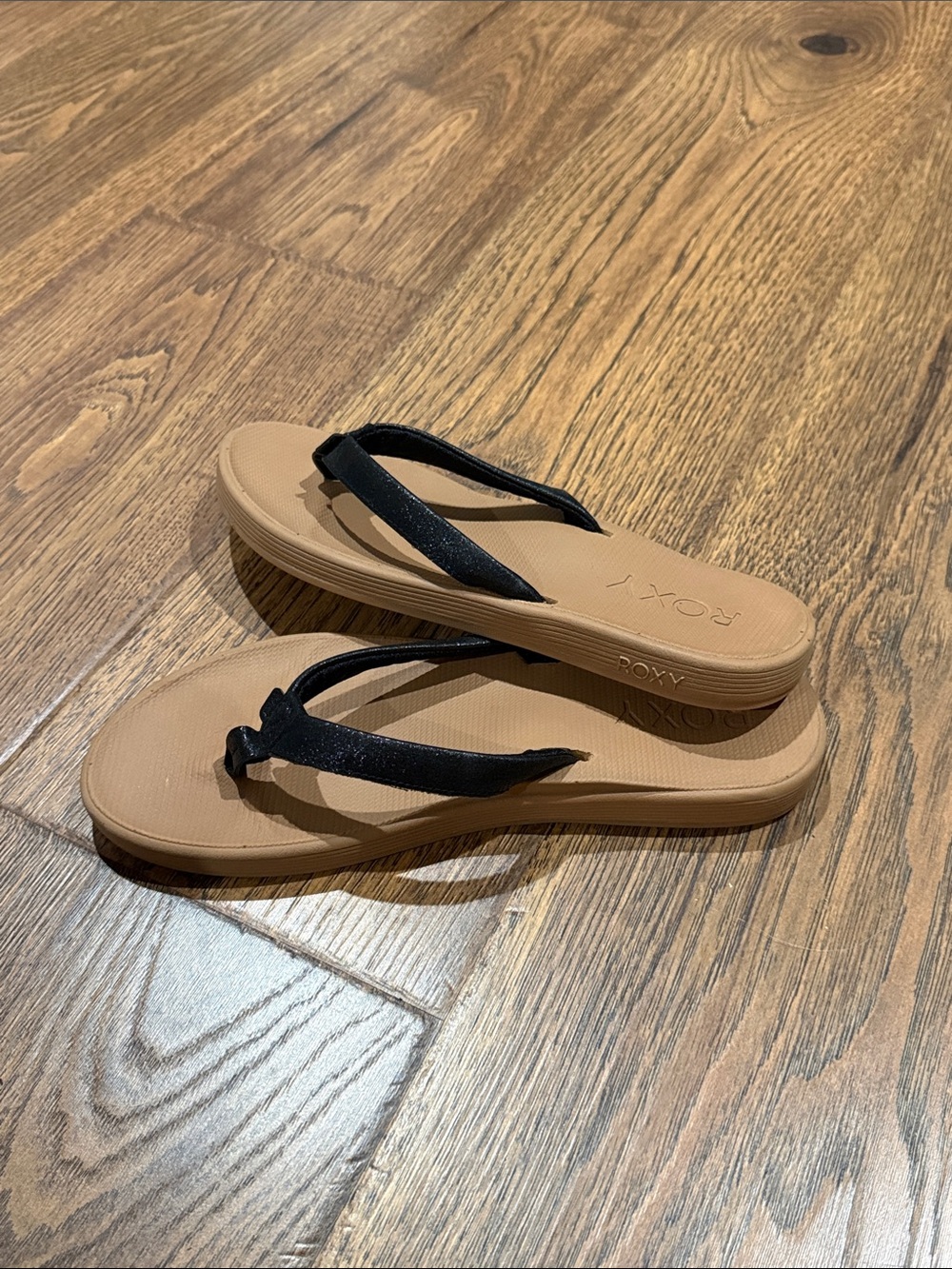 Roxy Women's Tan Sandal Flip-Flops with Black Straps